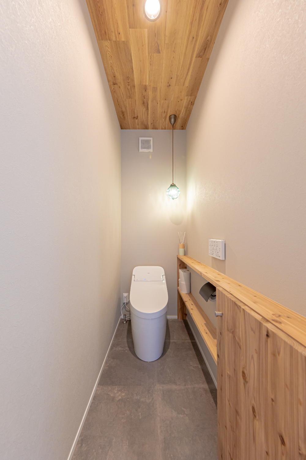 デザイン注文住宅アメリカンテイスト×光と風の家　35.31坪・トイレ