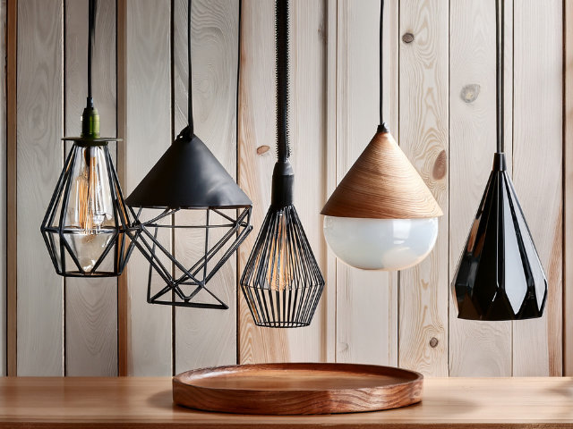 アイアン調の照明